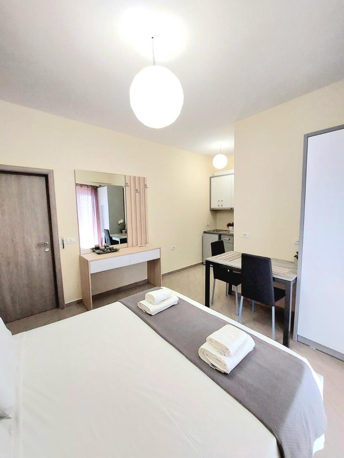 Elizabeth Apartments ヒマラ エクステリア 写真